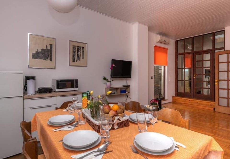Apartment (A1) | Dining