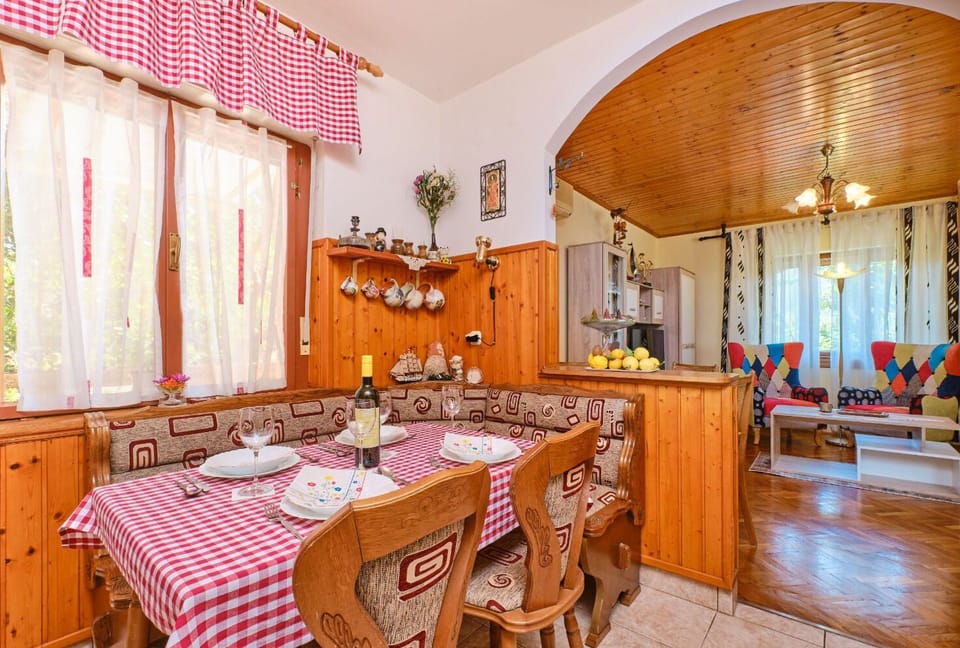 Apartment (A1) | Dining