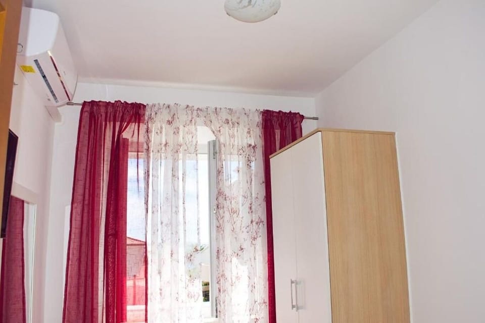 House | Free WiFi