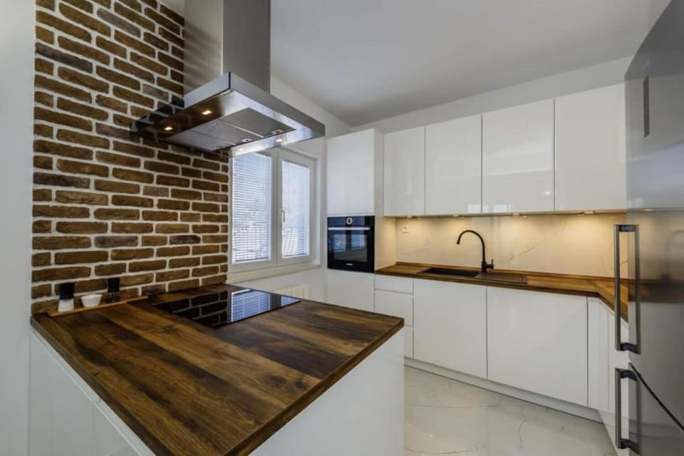 House | Private kitchen | Fridge, microwave, oven, stovetop