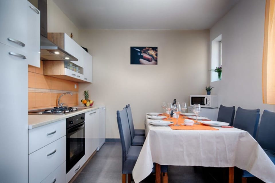 House | Dining