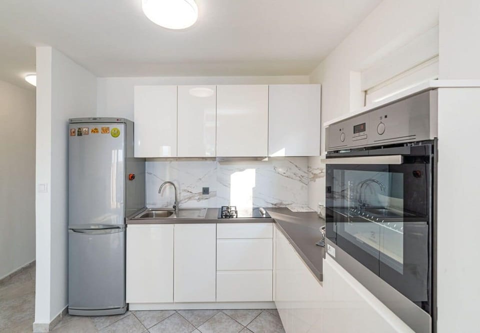 House | Private kitchen | Fridge, oven, stovetop, dishwasher