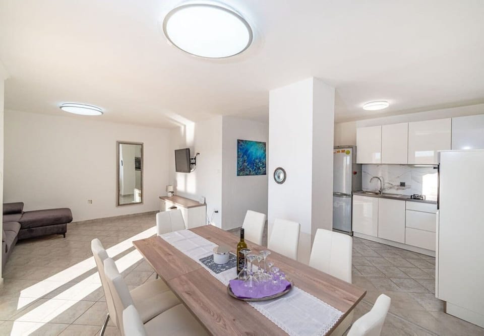 House | Private kitchen | Fridge, oven, stovetop, dishwasher
