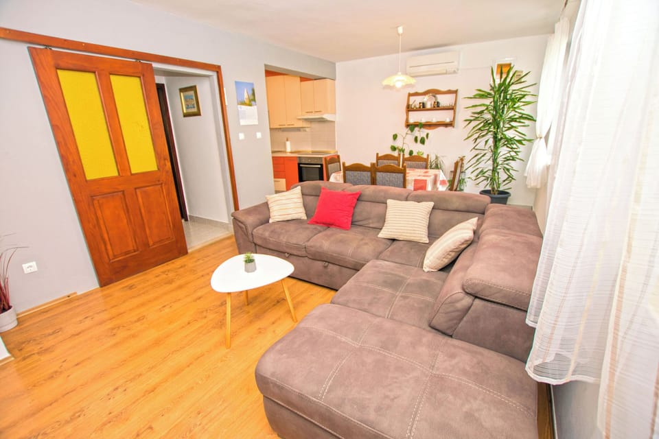 Apartment (A1) | Living room | Smart TV