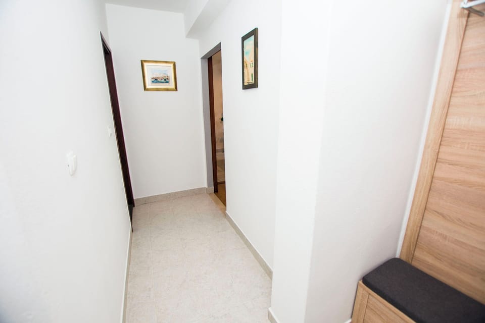 Apartment (A1) | Interior entrance