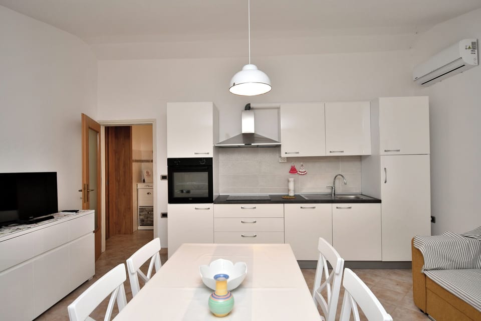 House | Private kitchen | Fridge, oven, stovetop, dishwasher