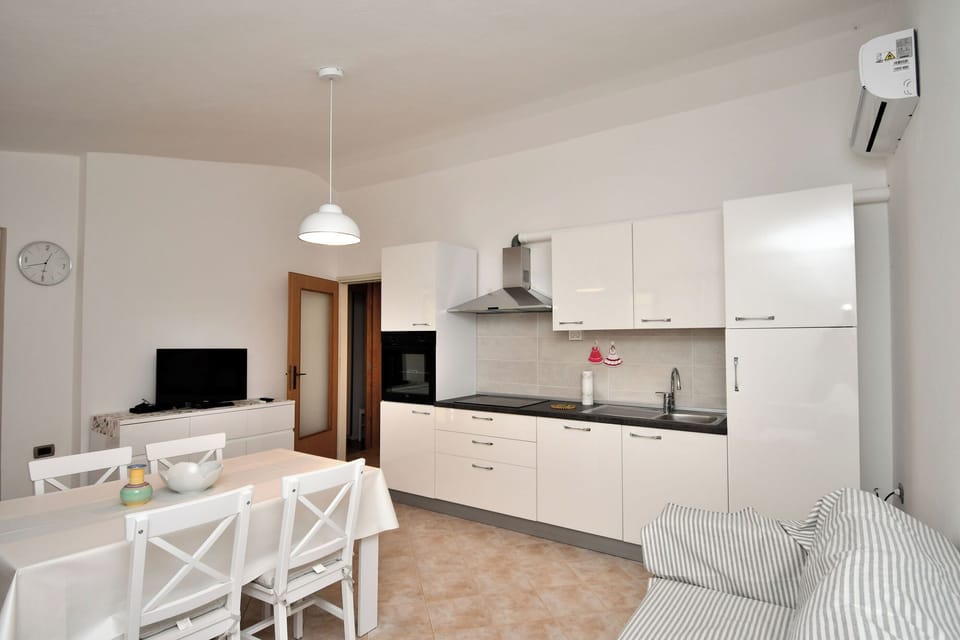 House | Private kitchen | Fridge, oven, stovetop, dishwasher