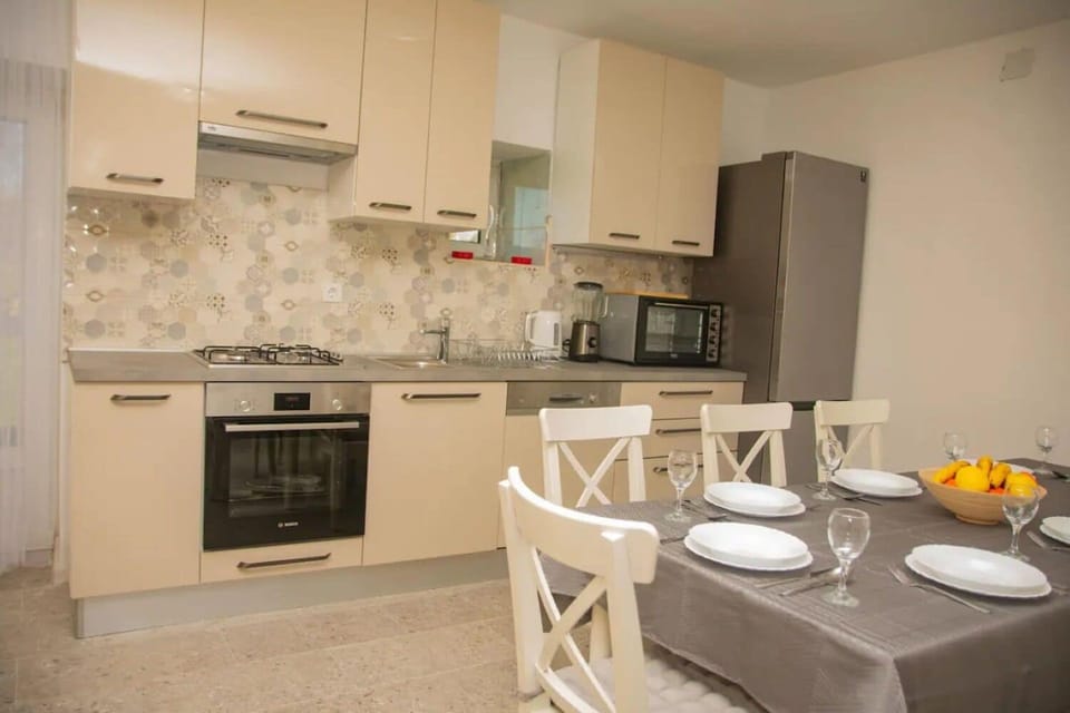 House | Private kitchen | Fridge, microwave, oven, stovetop