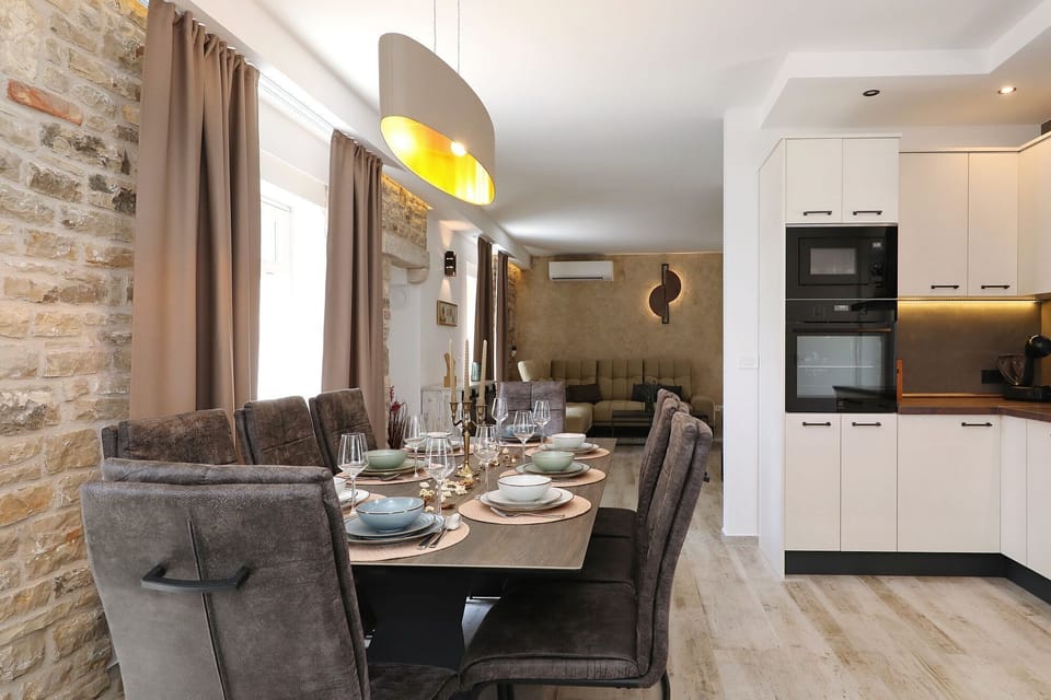 House | Private kitchen | Fridge, microwave, oven, stovetop