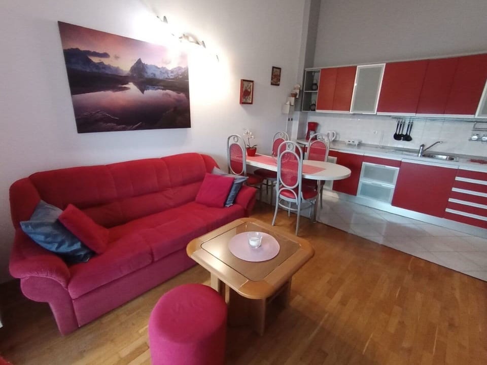 Apartment (A1) | Private kitchen | Fridge, oven, stovetop, espresso maker