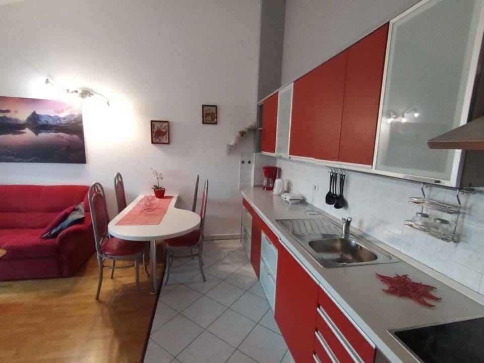 Apartment (A1) | Private kitchen | Fridge, oven, stovetop, espresso maker