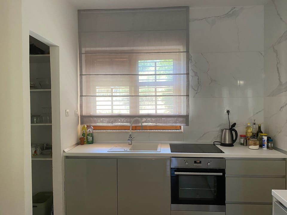 House | Private kitchen | Fridge, oven, stovetop, dishwasher