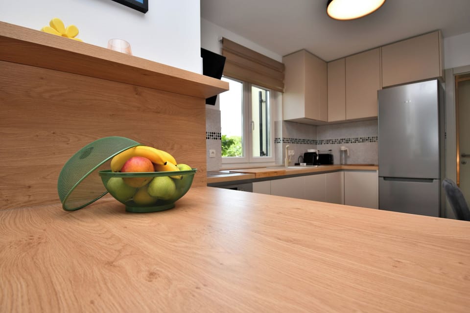 Apartment (A1) | Private kitchen | Fridge, oven, stovetop, dishwasher