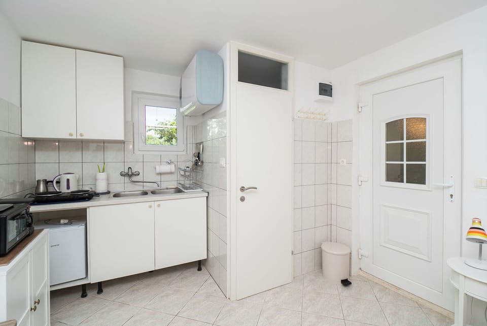 House | Private kitchen | Fridge, microwave, stovetop, espresso maker