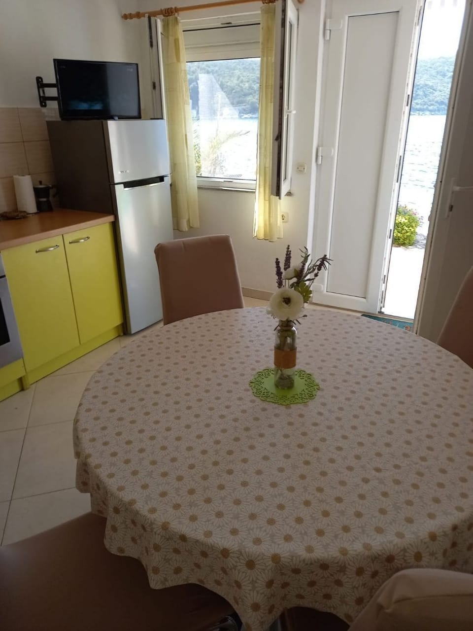 Studio (A1) | Dining