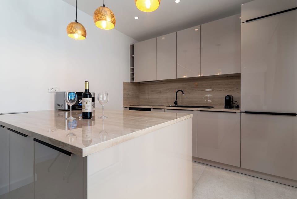 Apartment (A1) | Private kitchen | Fridge, microwave, oven, stovetop