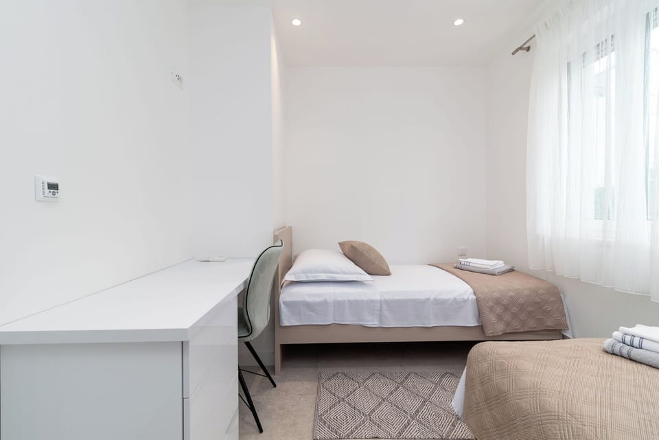 Apartment (A1) | In-room safe, iron/ironing board, free WiFi