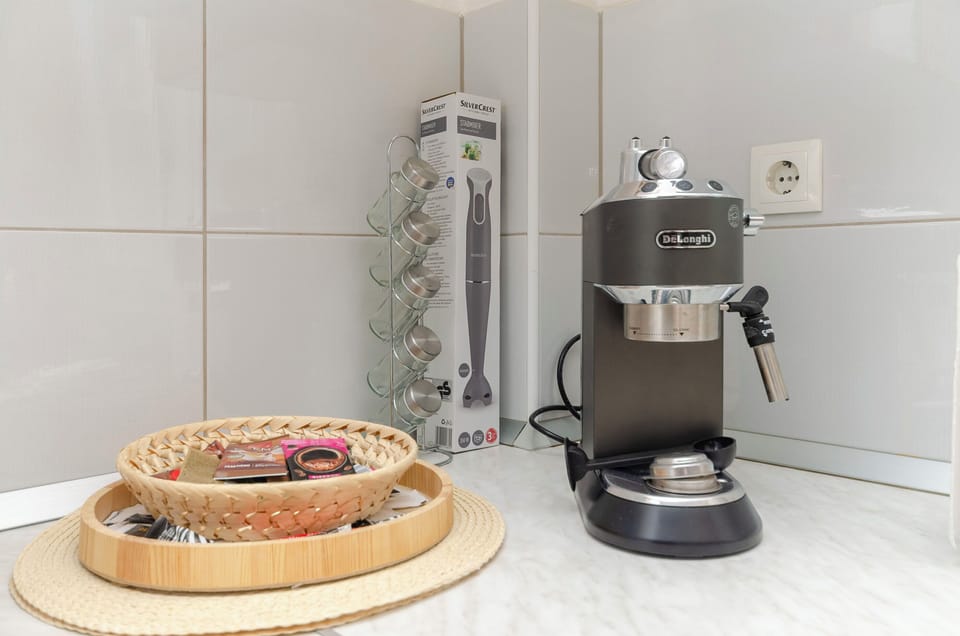 Apartment (A1) | Private kitchen | Fridge, microwave, oven, stovetop