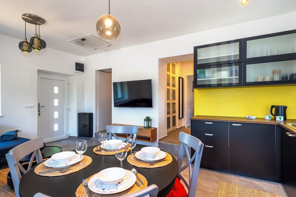 House | Private kitchen | Fridge, oven, stovetop, dishwasher