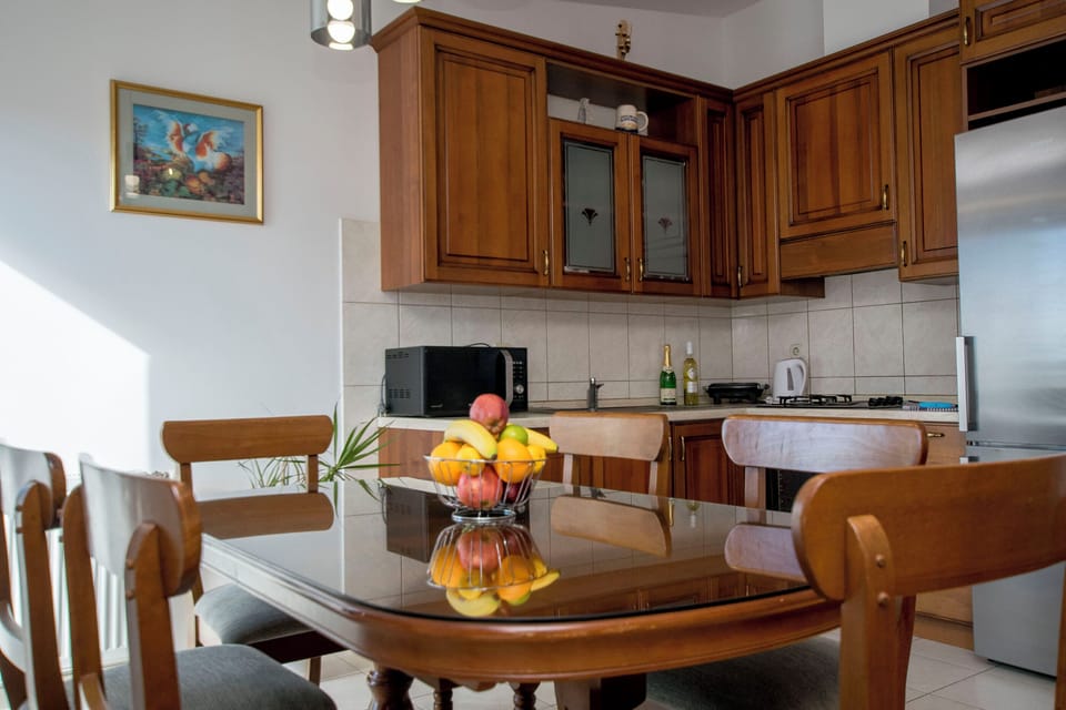 Apartment (A1) | Private kitchen | Fridge, microwave, oven, stovetop