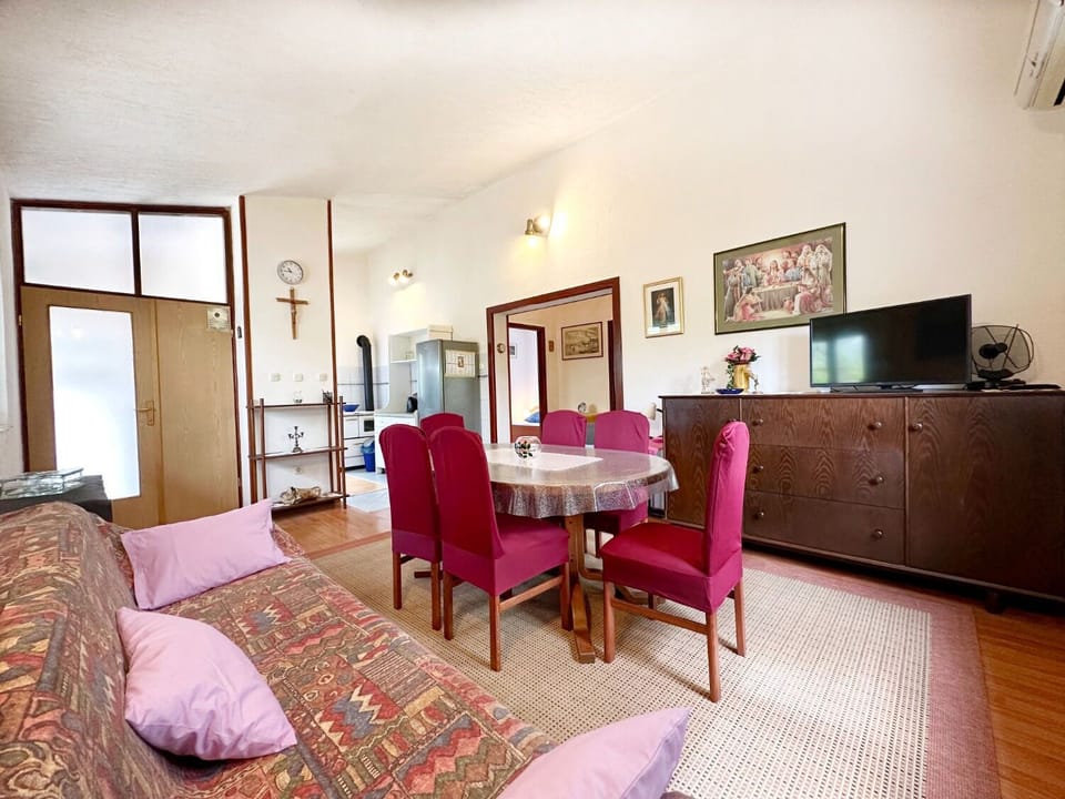 House | Dining