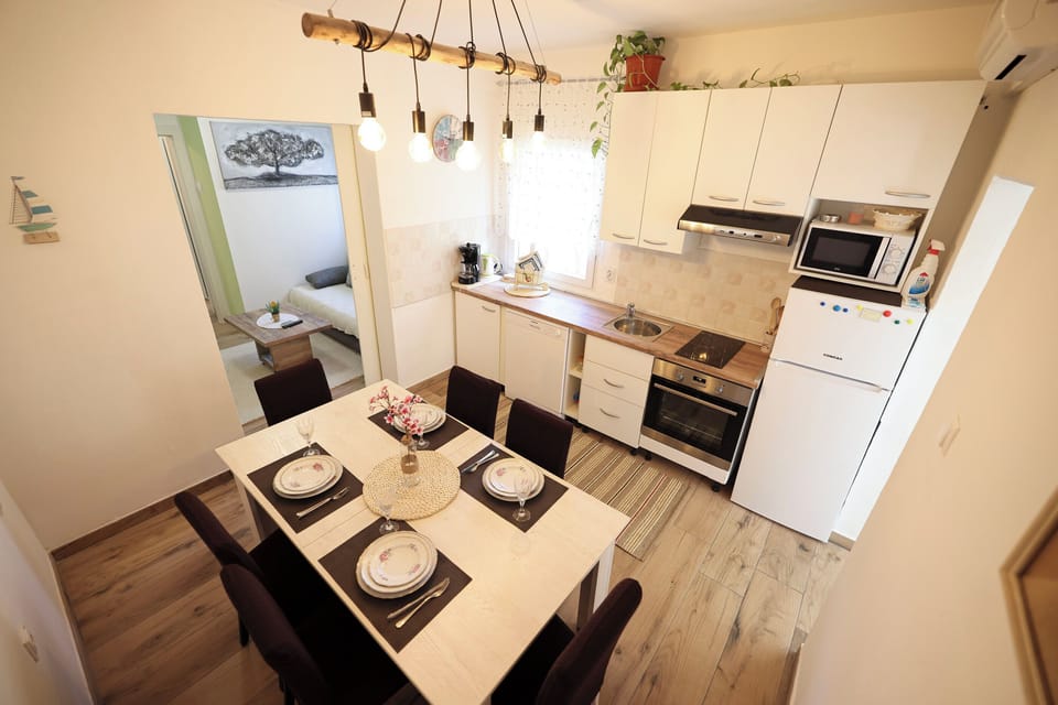 Apartment (A1) | Dining