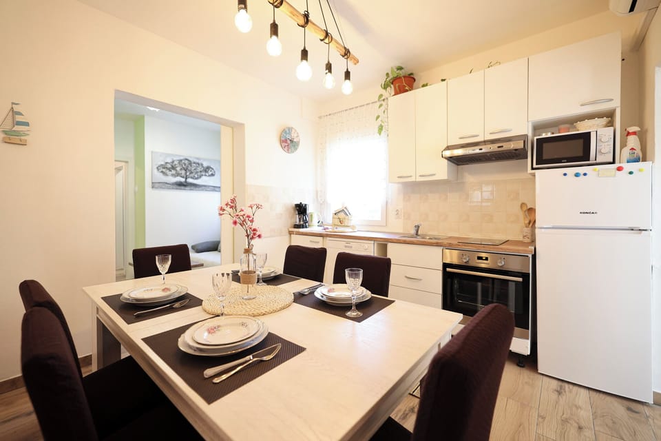 Apartment (A1) | Dining