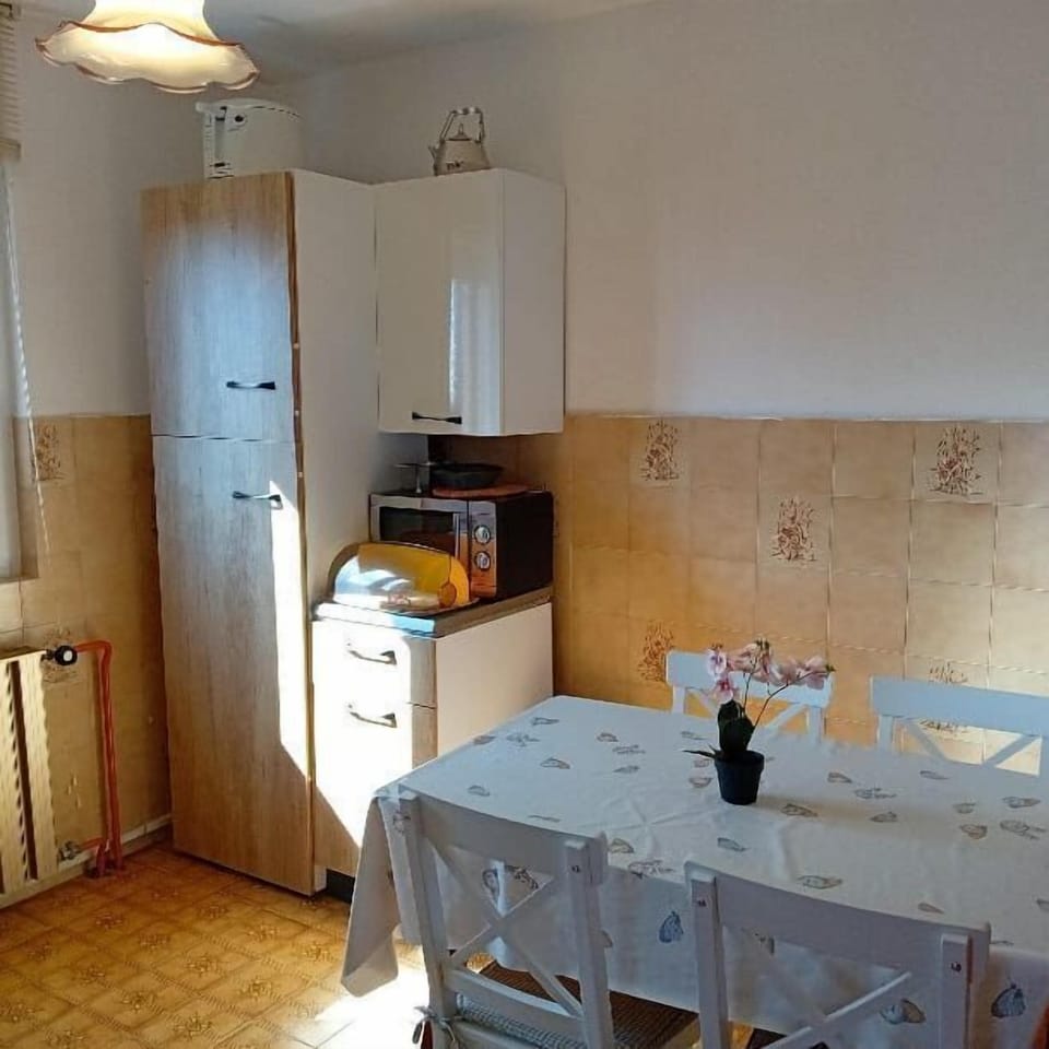 Apartment (A1) | Dining