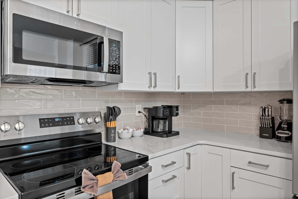 House, Multiple Beds, Patio, Garden View (Rivers Edge Retreat) | Private kitchen