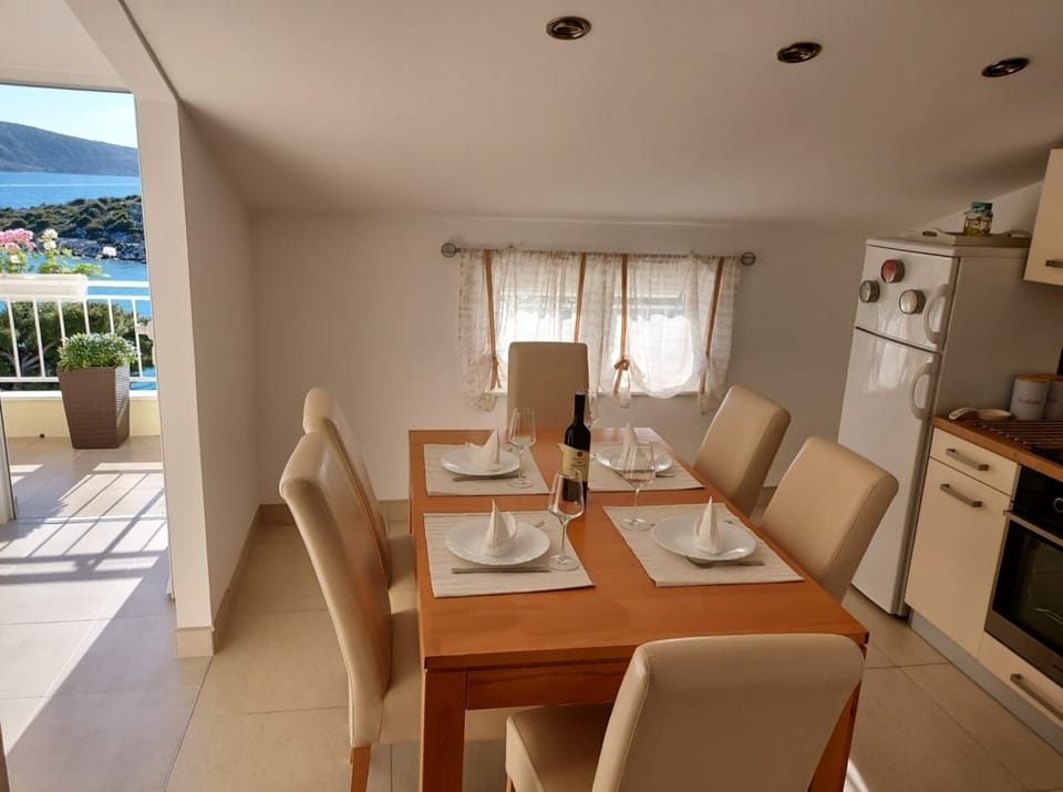 Apartment (A1) | Dining