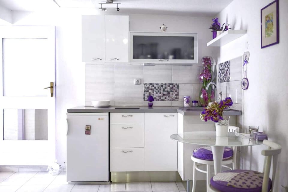 House | Private kitchen | Fridge, stovetop, cookware/dishes/utensils