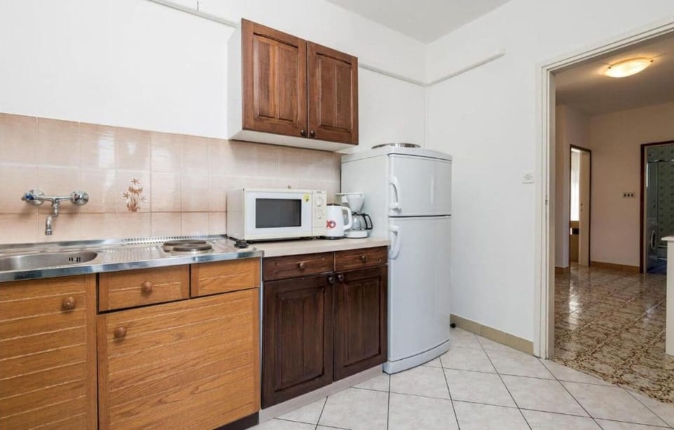 Apartment (A1) | Private kitchen | Fridge, microwave, stovetop, espresso maker