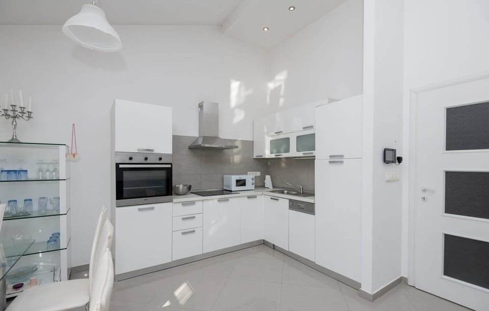 House | Private kitchen | Espresso maker, fridge, microwave, oven