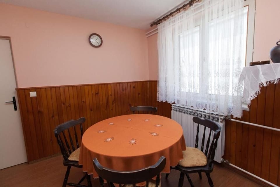 Apartment (A1) | Dining