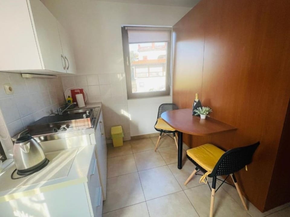 Studio (A1) | Private kitchen | Fridge, stovetop, espresso maker, electric kettle