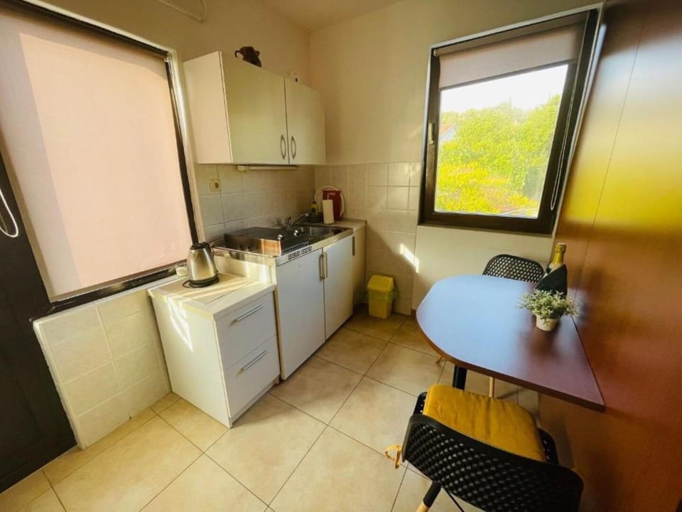 Studio (A1) | Private kitchen | Fridge, stovetop, espresso maker, electric kettle