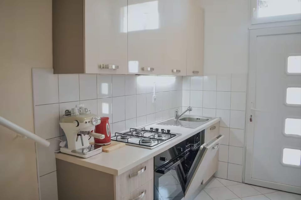 House | Private kitchen | Fridge, microwave, oven, stovetop