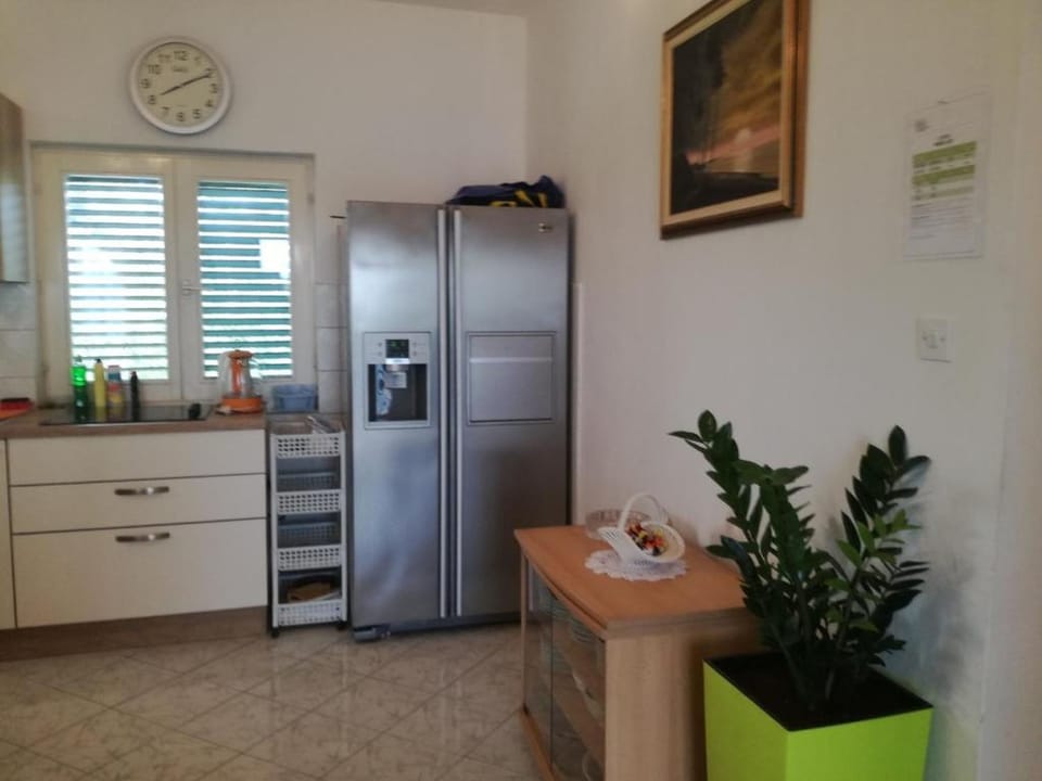 Apartment (A1) | Private kitchen | Fridge, oven, stovetop, espresso maker