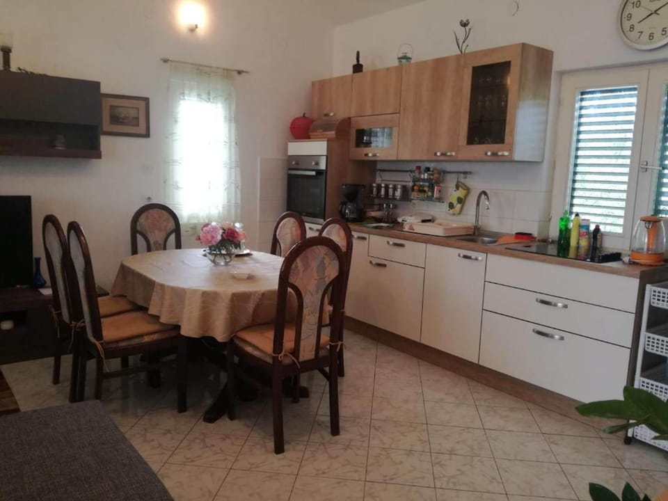 Apartment (A1) | Private kitchen | Fridge, oven, stovetop, espresso maker