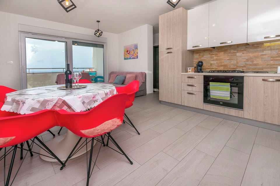 Apartment (A1) | Private kitchen | Fridge, microwave, oven, stovetop