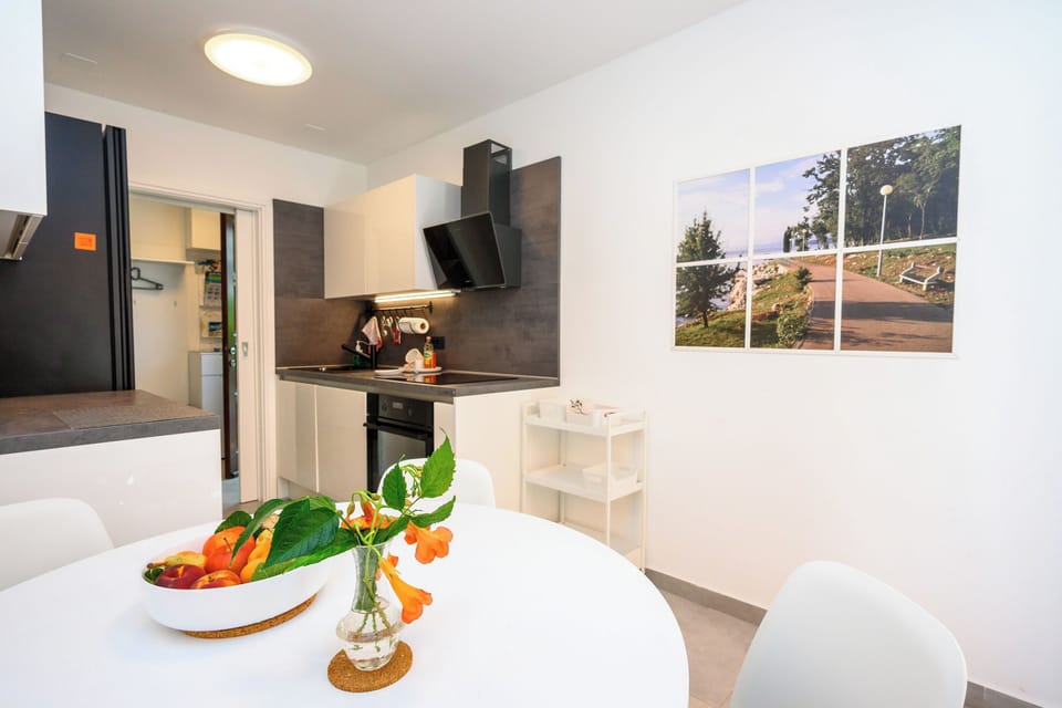 Apartment (A1) | Private kitchen | Espresso maker, fridge, oven, stovetop