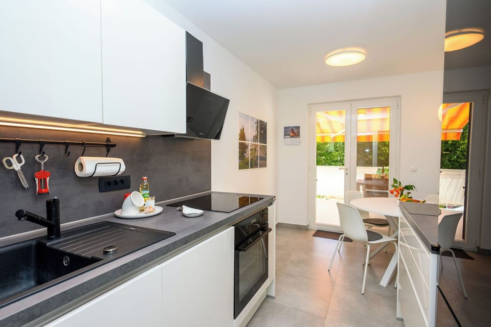 Apartment (A1) | Private kitchen | Espresso maker, fridge, oven, stovetop