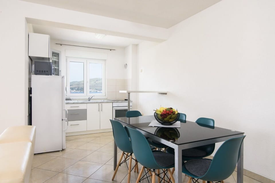 Apartment (A1) | Dining