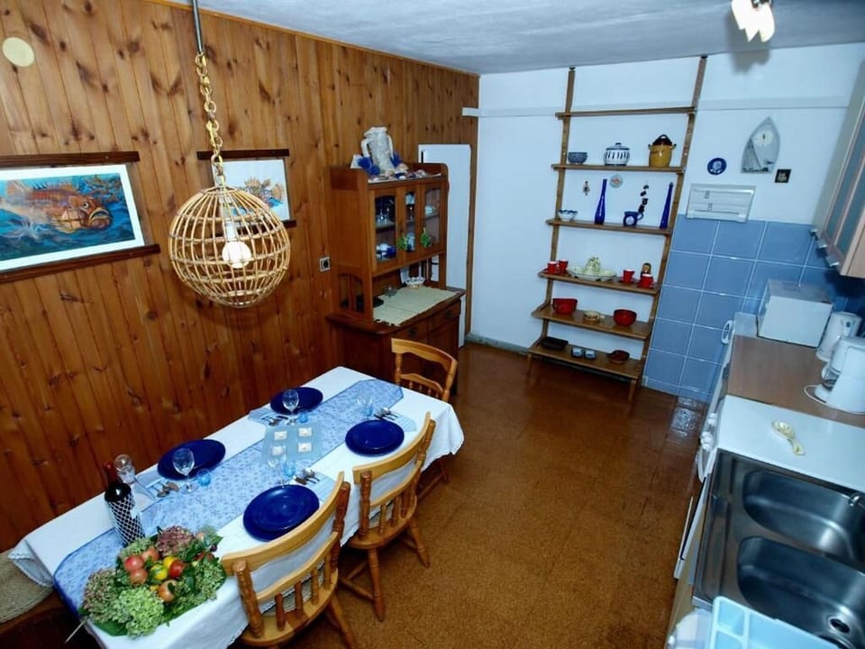 Apartment (A1) | Dining