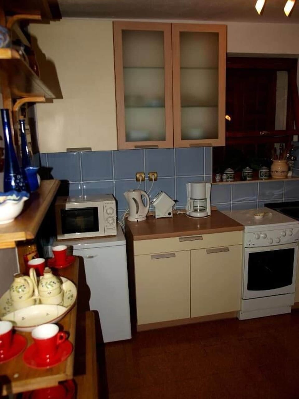 Apartment (A1) | Private kitchen | Fridge, microwave, oven, stovetop