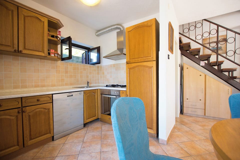 Apartment (A1) | Dining