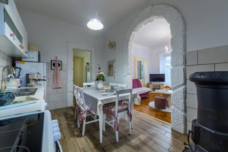 House | Private kitchen | Fridge, microwave, oven, stovetop
