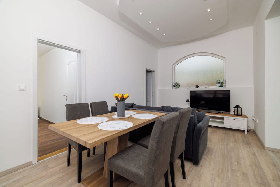 Apartment (A1) | Dining