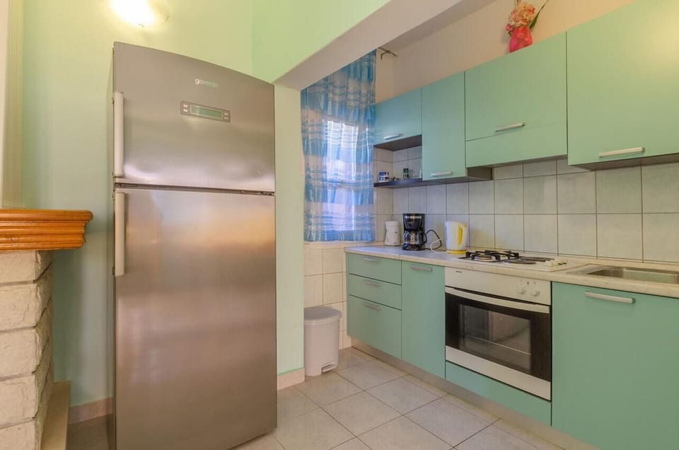 House | Private kitchen | Fridge, microwave, oven, stovetop