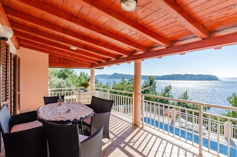 House | Water view